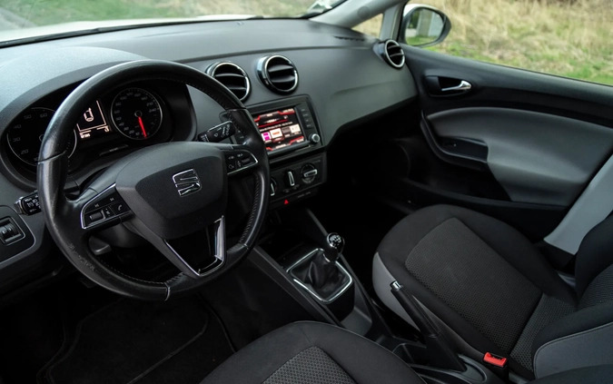 Seat Ibiza cena 32900 przebieg: 87395, rok produkcji 2016 z Piwniczna-Zdrój małe 106